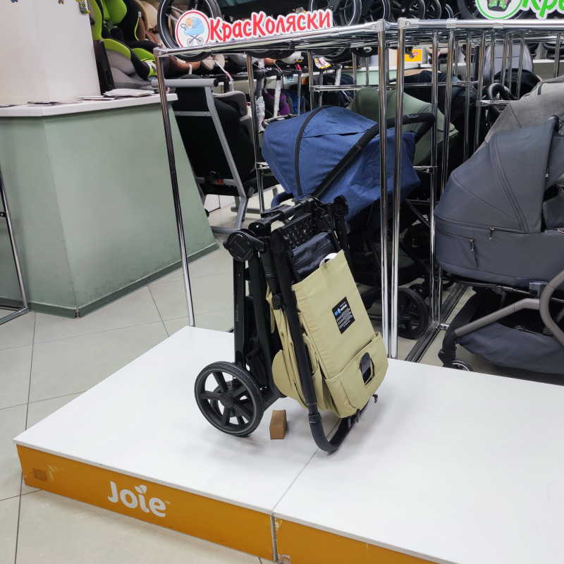 CARRELLO BRAVO LITE С ПОДСВЕТКОЙ Коляска прогулочная (8,3 кг)